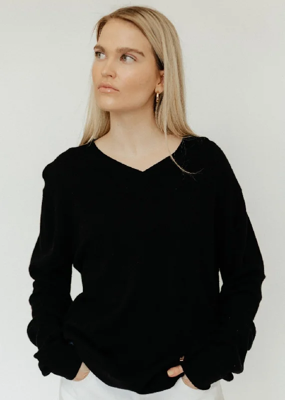 Éterne Clive Cashmere Sweater in BlackEmbellished Knit Tops