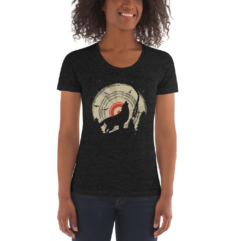 Wolf Women's Crew Neck T-shirtMinimalist T-Shirts